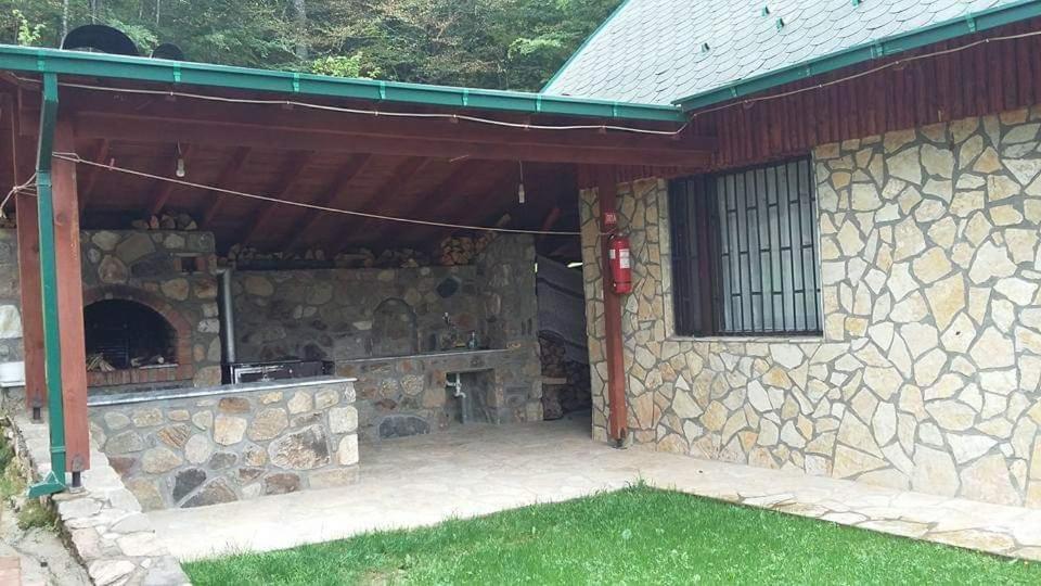 Turistichki Kompleks Bela Voda Hotel Dvoriste Екстериор снимка
